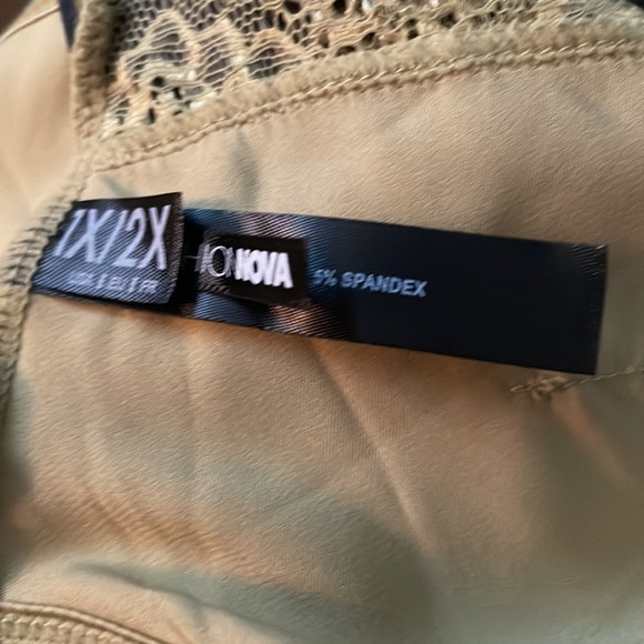 FashionNova Sage green 1X/2X PJ top set. Ties? Lace. Adjustable straps. NWT - Picture 3 of 8